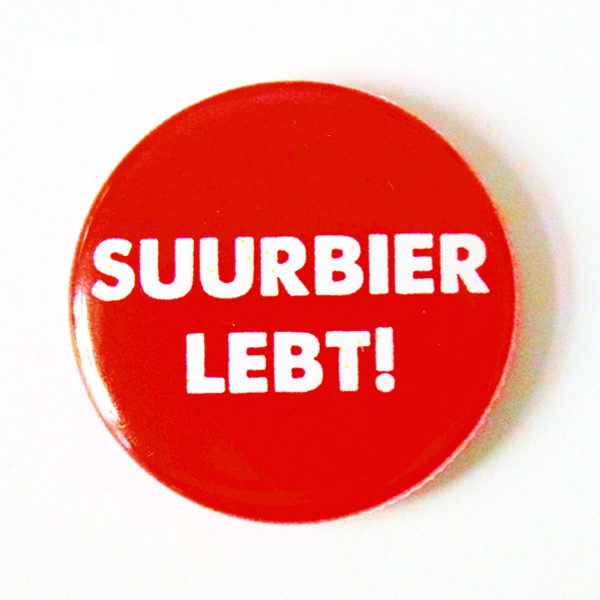 Button "Suurbier lebt!"